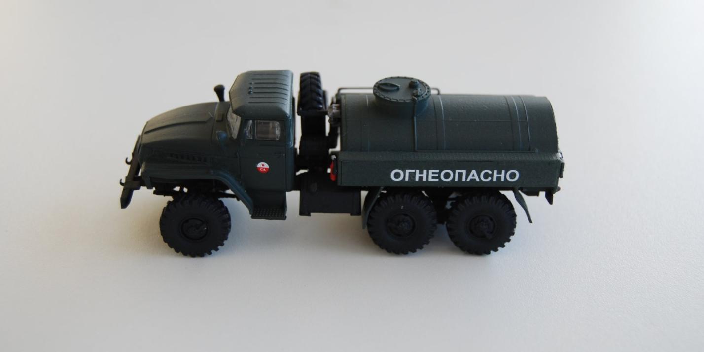 Ural 4320 ATZ-5-4320 Fuel Bowser