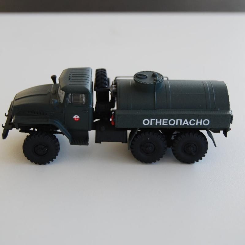 Ural 4320 ATZ-5-4320 Fuel Bowser
