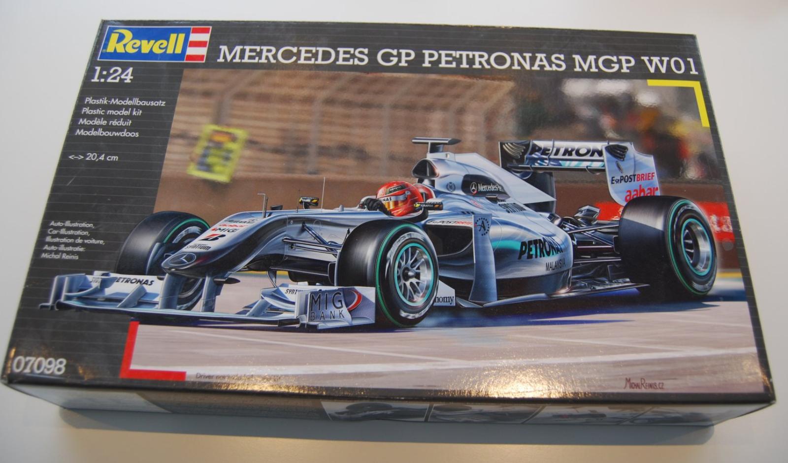 Revell Mercedes MGP W01