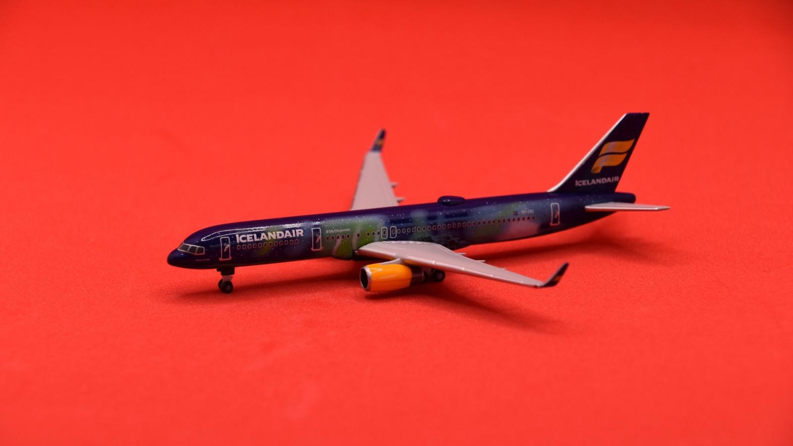 Icelandair Boeing B757-200