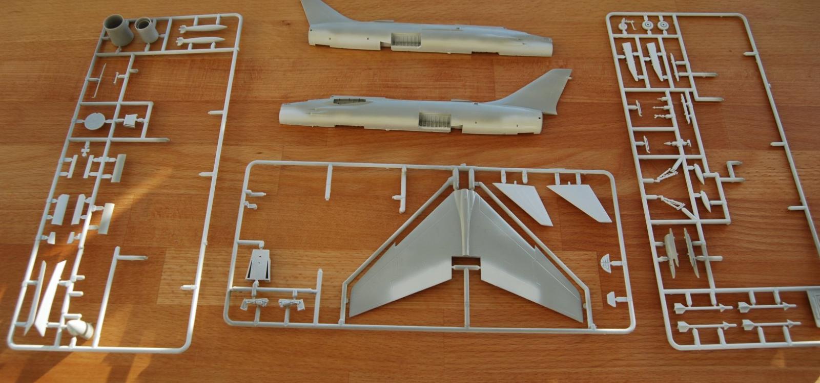 Hasegawa Vought F-8 Crusader
